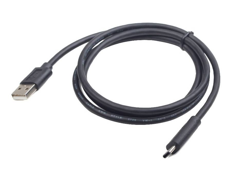 Schwarzes USB-Kabel mit einem Standard-USB-A-Anschluss an einem Ende und einem kleinen zylindrischen Stecker am anderen Ende, aufgerollt auf weißem Hintergrund.