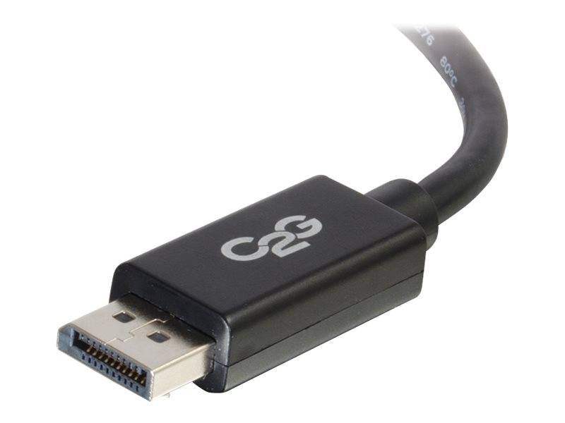 Nahaufnahme eines schwarzen USB-C-Adapterkabels mit einem silbernen Stecker auf weißem Hintergrund.