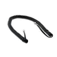 Schwarzes spiralförmiges Kabel mit freiliegenden Drahtenden auf weißem Hintergrund.