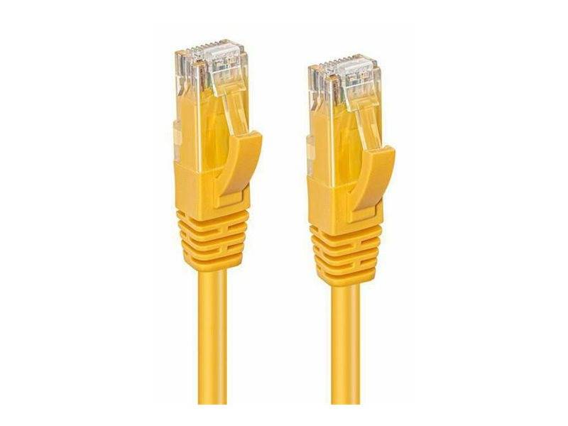 Zwei gelbe Ethernet-Netzwerkkabel mit RJ45-Steckern, nebeneinander auf weißem Hintergrund dargestellt.