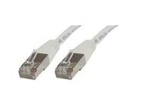 Zwei weiße Ethernet-Kabel mit Metallsteckern an jedem Ende, verwendet für Netzwerkverbindungen.