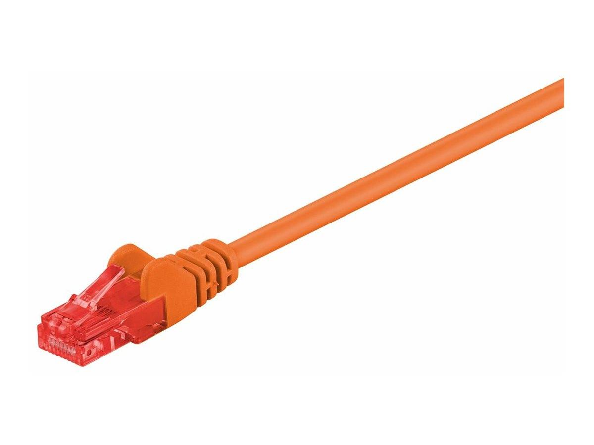Oranges Ethernet-Kabel mit rotem RJ45-Stecker auf weißem Hintergrund