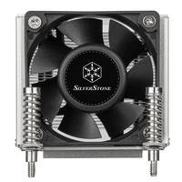 Computer-CPU-Kühler mit schwarzem Lüfter und metallischem Kühlkörper, Marke SilverStone, frontal auf weißem Hintergrund dargestellt.