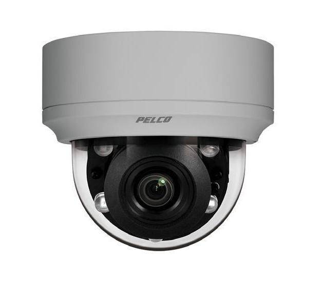Pelco-Domensicherheitskamera mit zentraler Linse, von vorne auf weißem Hintergrund dargestellt.