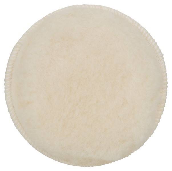 Ein rundes, cremefarbenes Wollpolierpad mit Randnaht, das zum Polieren von Oberflächen verwendet wird.
