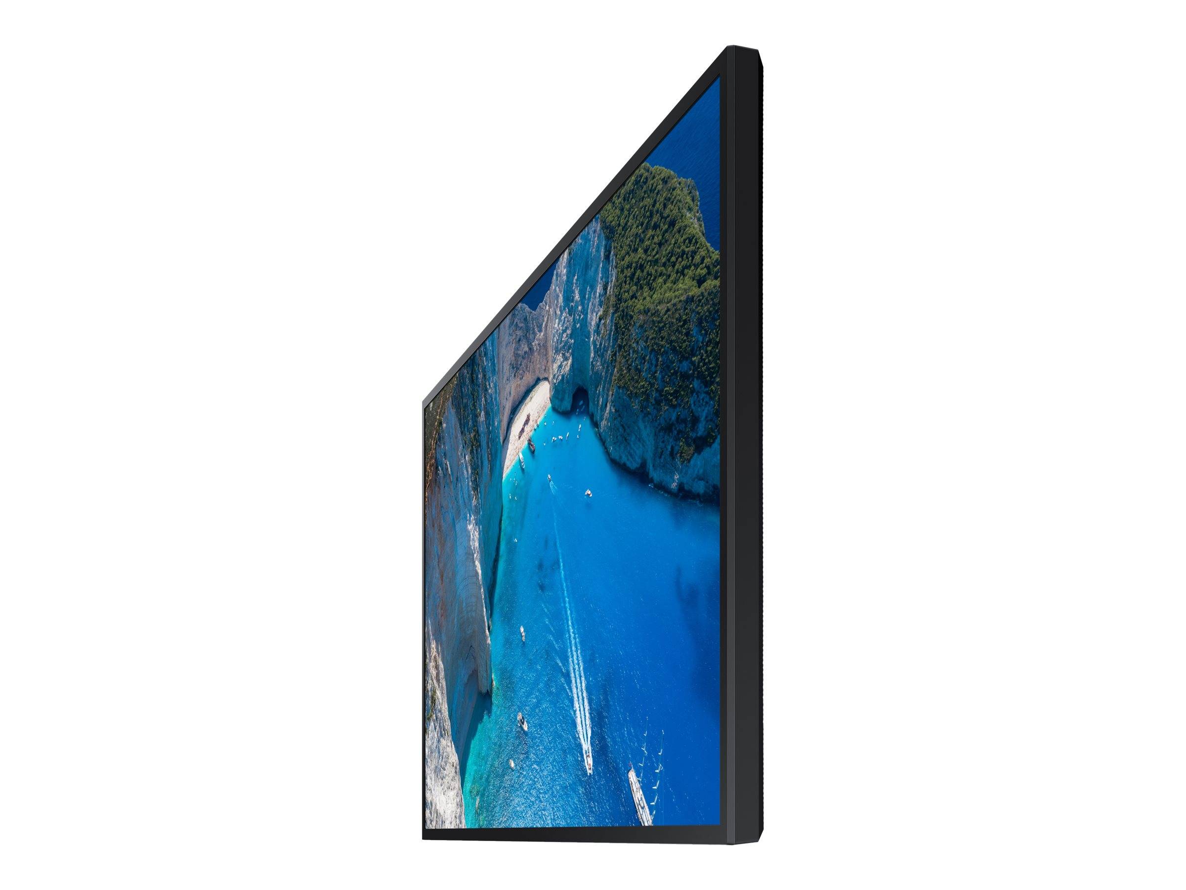 Flacher Fernseher in Draufsicht, der in einem Winkel angezeigt wird und eine helle Luftaufnahme eines Strandes und einer blauen Lagune auf einem einfachen weißen Hintergrund zeigt.