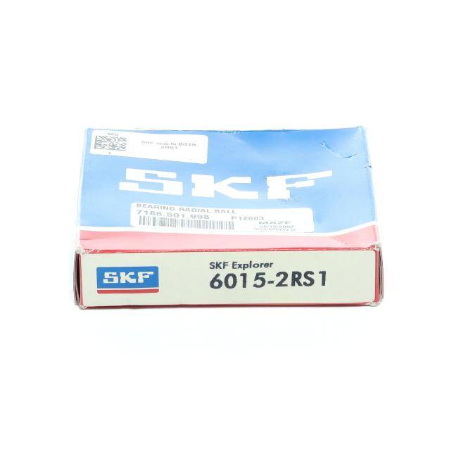Schachtel SKF Explorer 6015-2RS1 Kugellager in Verpackung auf weißem Hintergrund.