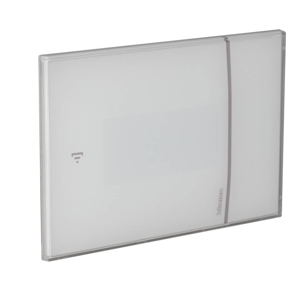 Eine weiße Kunststoff-Elektrogehäuse mit einer transparenten Frontabdeckung und einem sichtbaren Verschluss an der Seite. Der Markenname ist dezent zu erkennen.