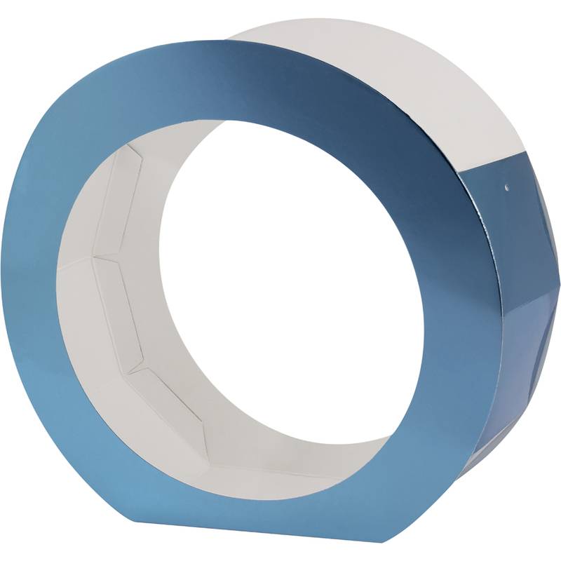 Ein geometrisches Objekt mit einem blauen äußeren Ring und einer weißen Innenfläche, das einem kreisförmigen Tunnel oder einem offenen Zylinder ähnelt, steht aufrecht.