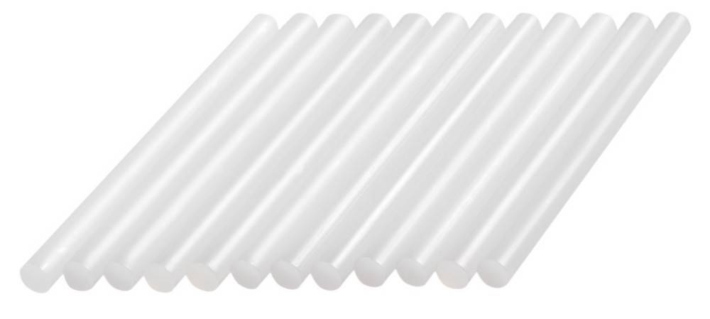 Transparente Klebestifte in einer Reihe auf weißem Hintergrund.