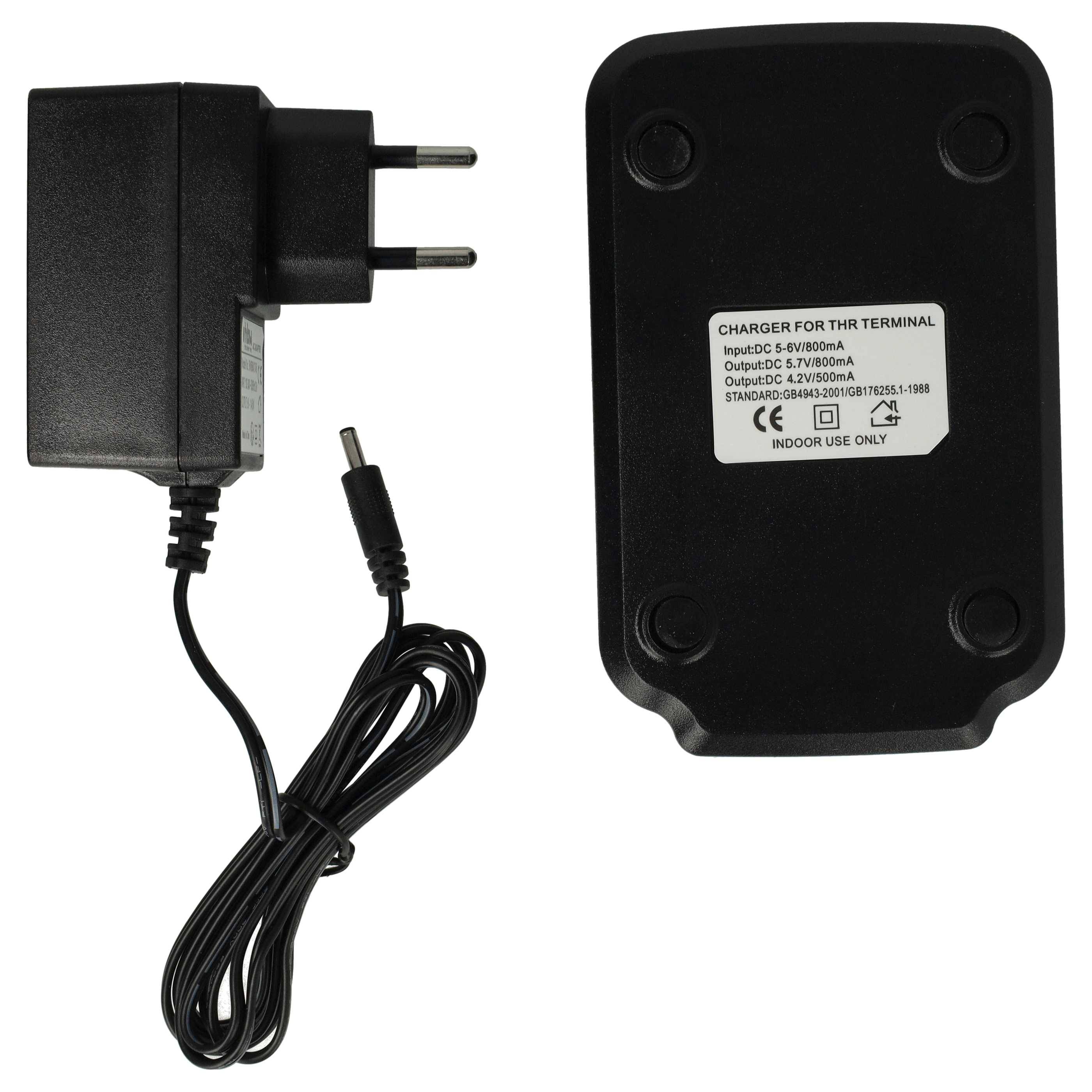 Ein schwarzer Steckernetzadapter mit europäischem Steckertyp und angebrachtem Kabel neben seinem Etikett, auf dem „Ladegerät für THR Terminal