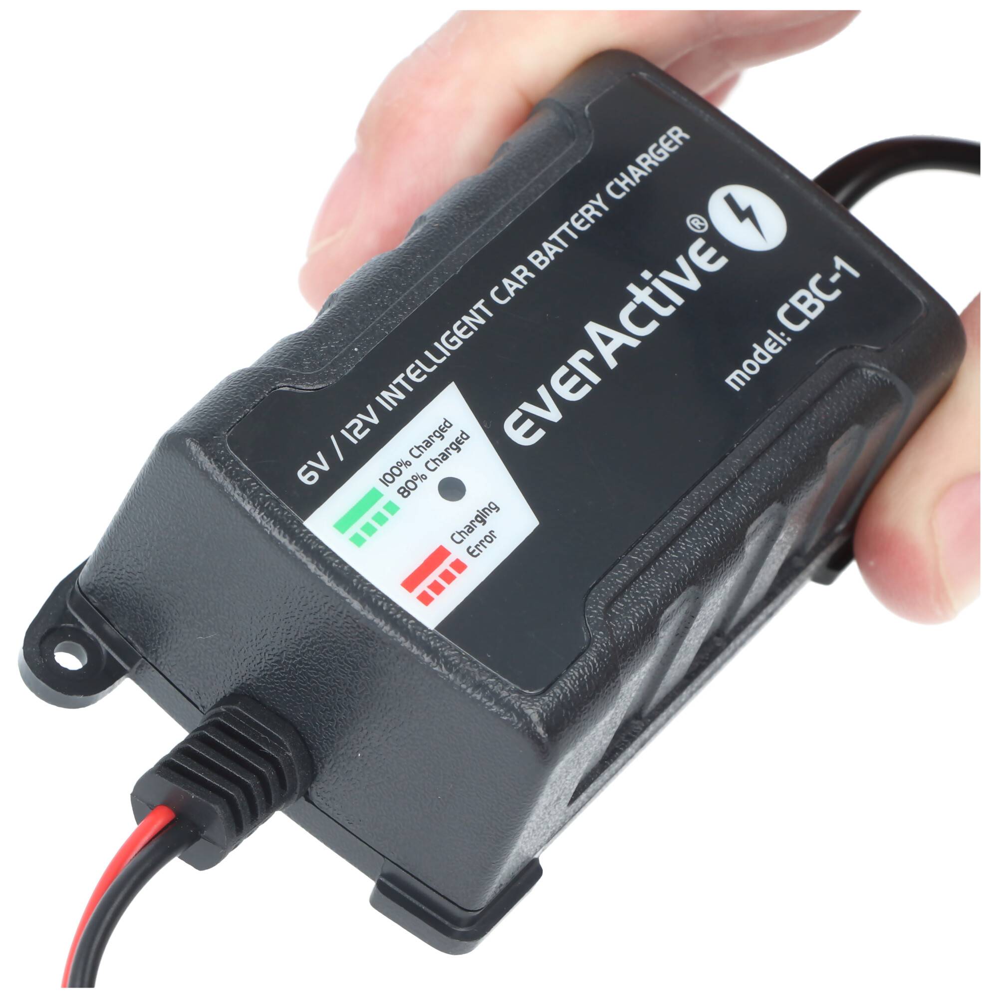 Tragbares intelligentes Autobatterieladegerät EverActive 6V/12V, Modell CBC-1, mit Lade-/Statusanzeigeleuchtlinien und angeschlossenen Stromkabeln.