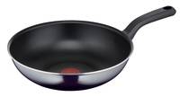 Schwarze antihaftbeschichtete Wok-Bratpfanne mit langem Griff auf weißem Hintergrund.