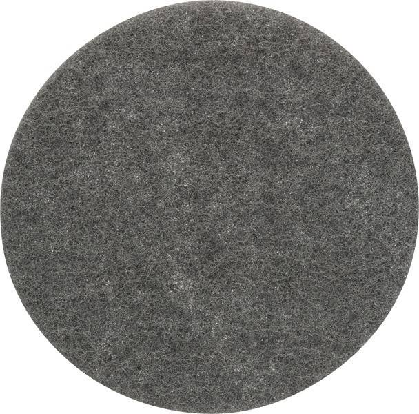 Eine Nahaufnahme einer runden, strukturierten grauen Oberfläche, die wahrscheinlich einem Filzpad oder Scheuerschwamm ähnelt und ein fasriges Material mit einheitlicher Farbe zeigt.