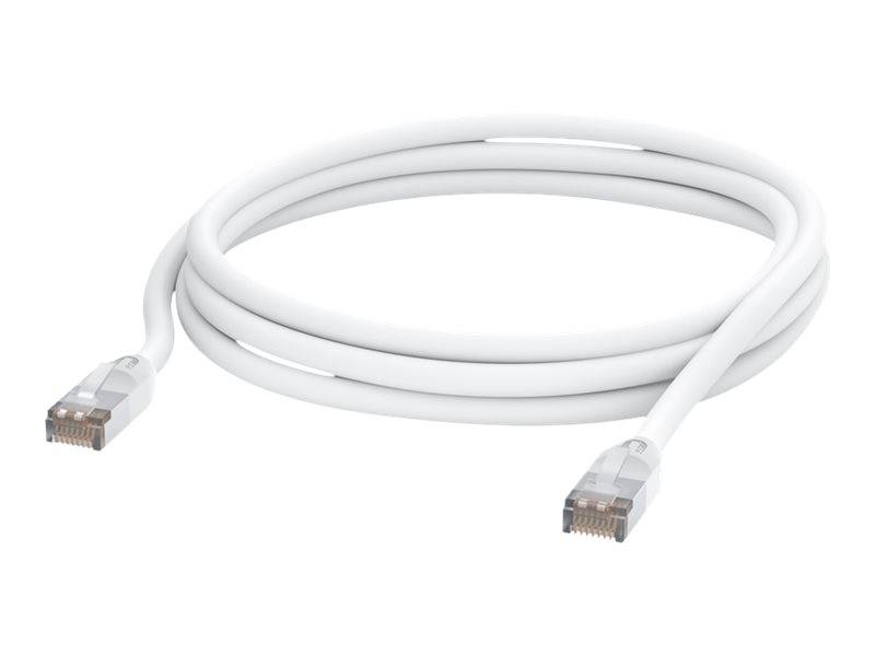Aufgerolltes weißes Ethernet-Kabel mit RJ45-Steckern an beiden Enden.