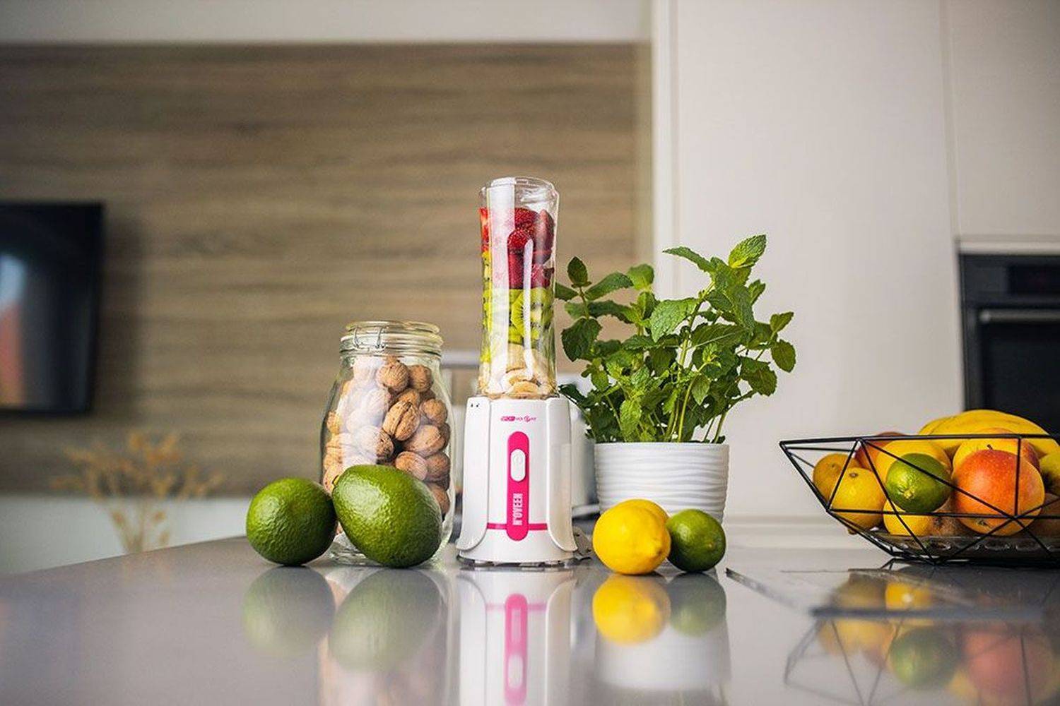 Noveen Mini Mixer Smoothie Maker/Mixer Pinsel 300 Watt mit 2 Wasserflaschen, rosa