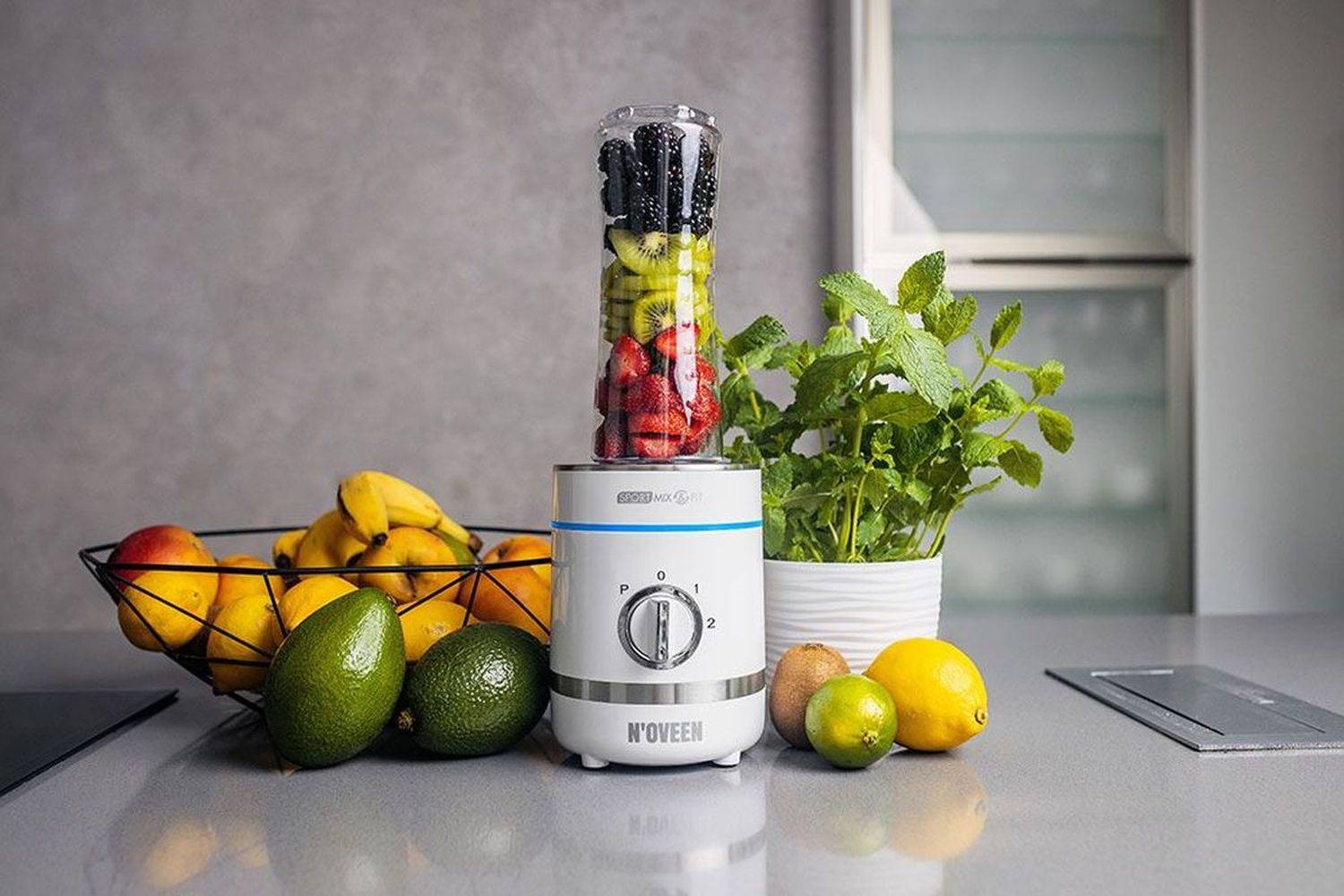 N'OVEEN Mixer Smoothie Maker, High Performance Mixer 300 W & 2 x Smoothie Flaschen 0,6 L & Mühle zum Zerkleinern