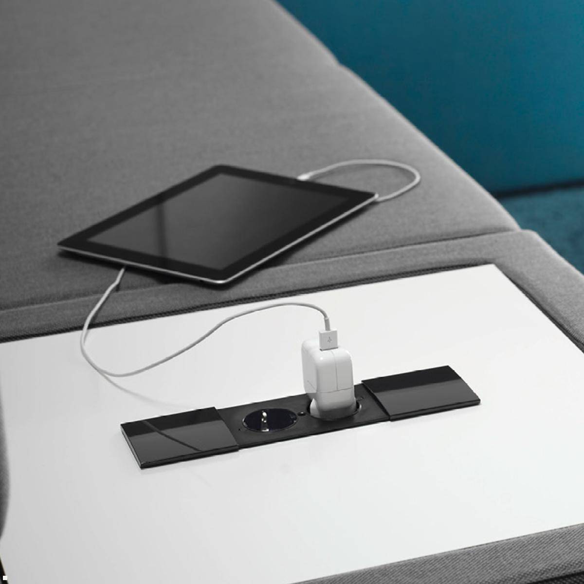 Bachmann DUE 1x Steckdose, 1x CM, Deckel, schwarz (929.030DB)