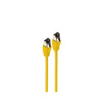 Zwei gelbe Ethernet-Kabel mit RJ45-Steckern auf weißem Hintergrund.