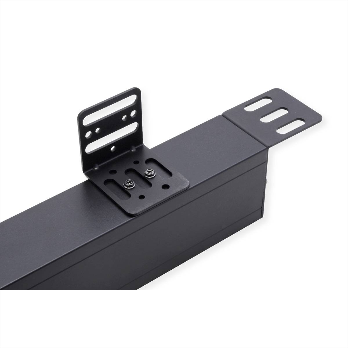 Eine schwarze rechteckige Metallhalterung mit mehreren Löchern und Schlitzen, die zum Befestigen oder als Strukturunterstützung konzipiert ist.