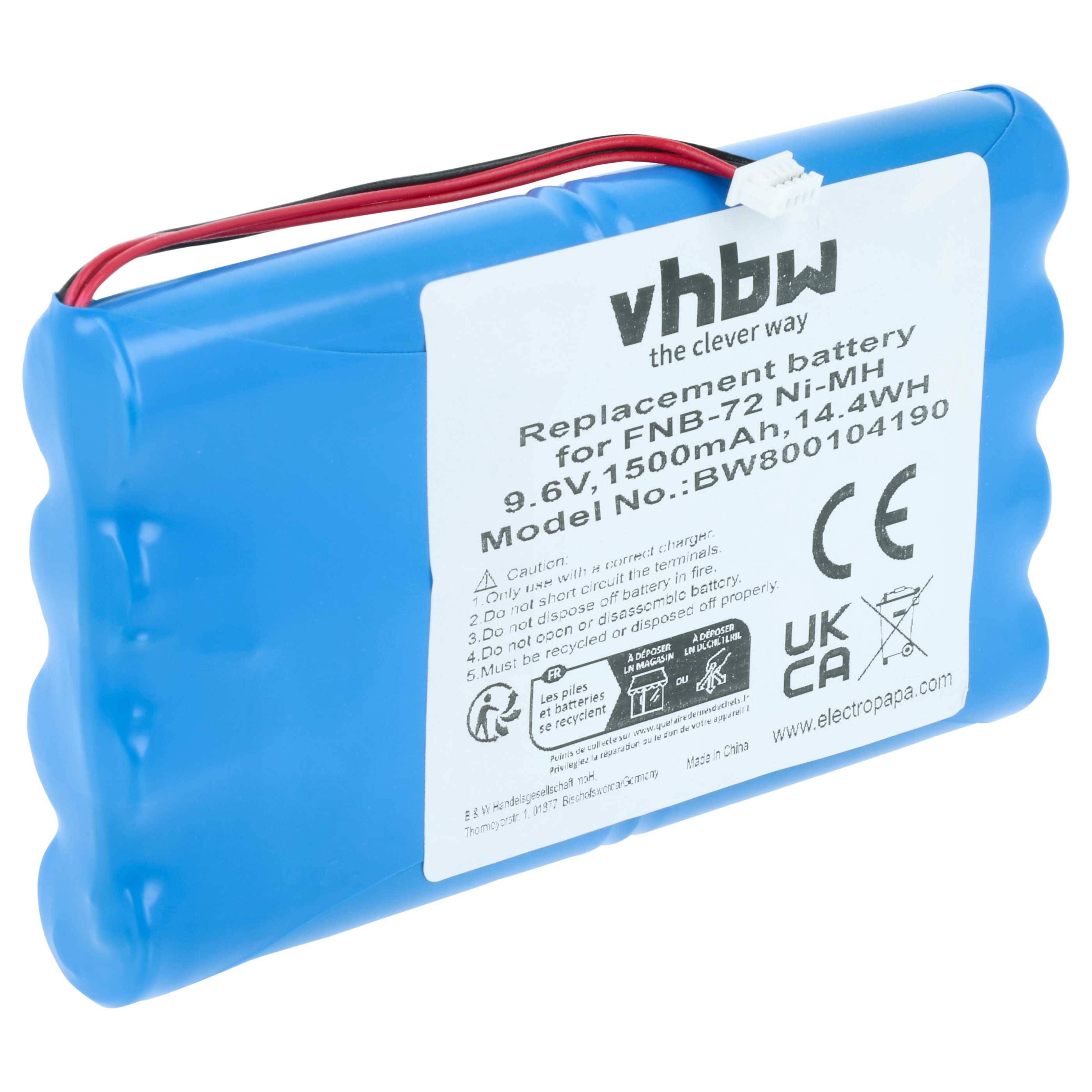 Eine blaue Ersatzbatterie, gekennzeichnet für FNB-72, 9,6V, 1500mAh, 14,4Wh mit verschiedenen Zertifizierungssymbolen und Herstellerangaben.