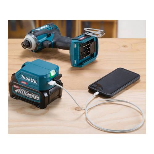 MAKITA ADP001G - Akku-USB-Adapter (40V XGT | 2x USB-A Ausgang 5V / 2,4A)