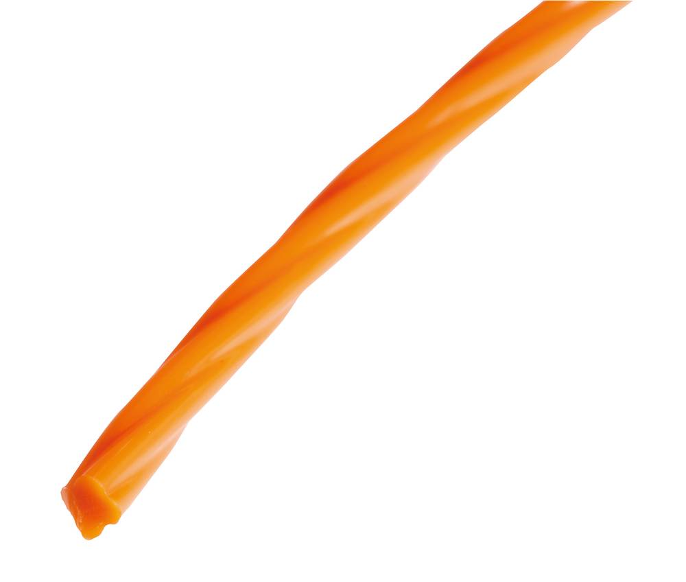Orangefarbenes gedrehtes Stab-Bonbon auf weißem Hintergrund