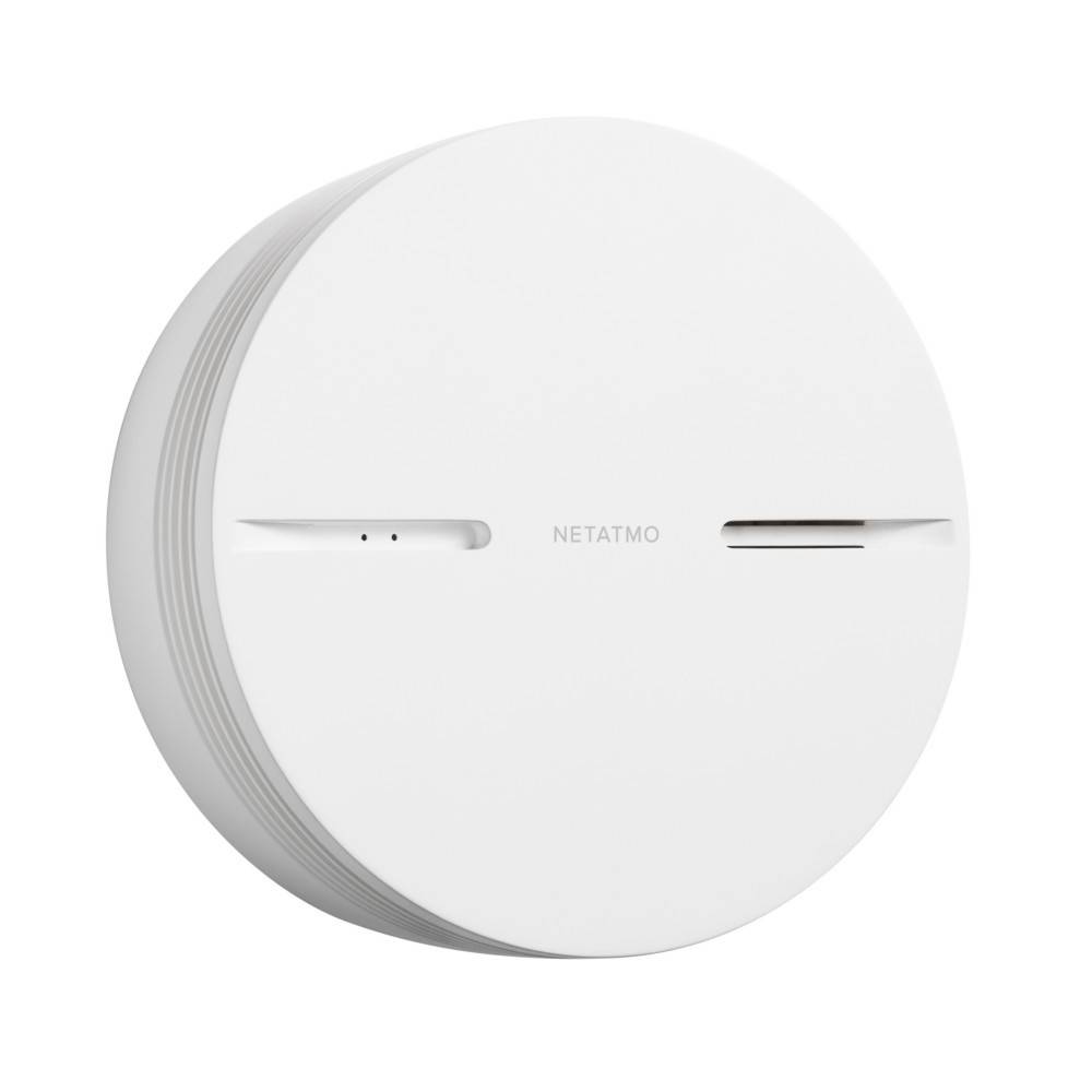 Ein weißer runder intelligenter Rauchmelder von Netatmo mit minimalistischem Design, ausgestattet mit einer zentralen LED-Anzeige und subtiler Markenerkennung.