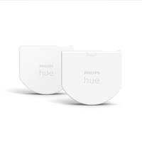 Zwei nebeneinander abgebildete Philips Hue weiße Smart-Home-Geräte auf einem einfachen weißen Hintergrund.