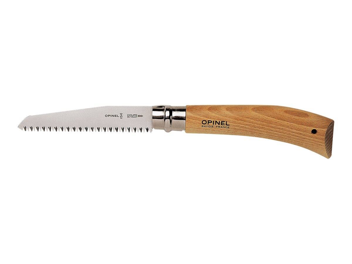 Opinel Klappsäge mit Holzgriff und gezahnter Metallklinge auf weißem Hintergrund.