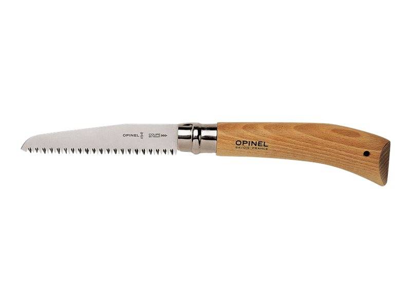 Opinel Klappmesser mit gezahnter silberner Klinge und hellem Holzgriff auf weißem Hintergrund.