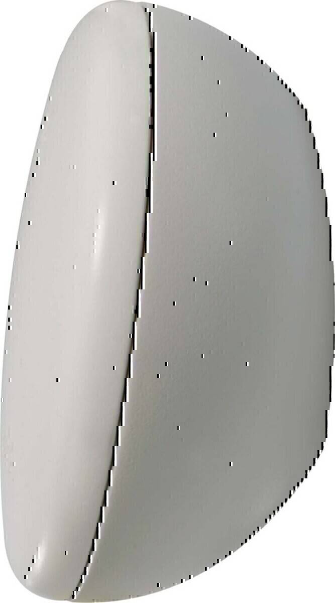 Eine Nahaufnahme der glatten Oberfläche einer grauen, geschwungenen Metallstruktur mit kleinen, gleichmäßig verteilten Punkten, die möglicherweise Verbindungspunkte andeuten.