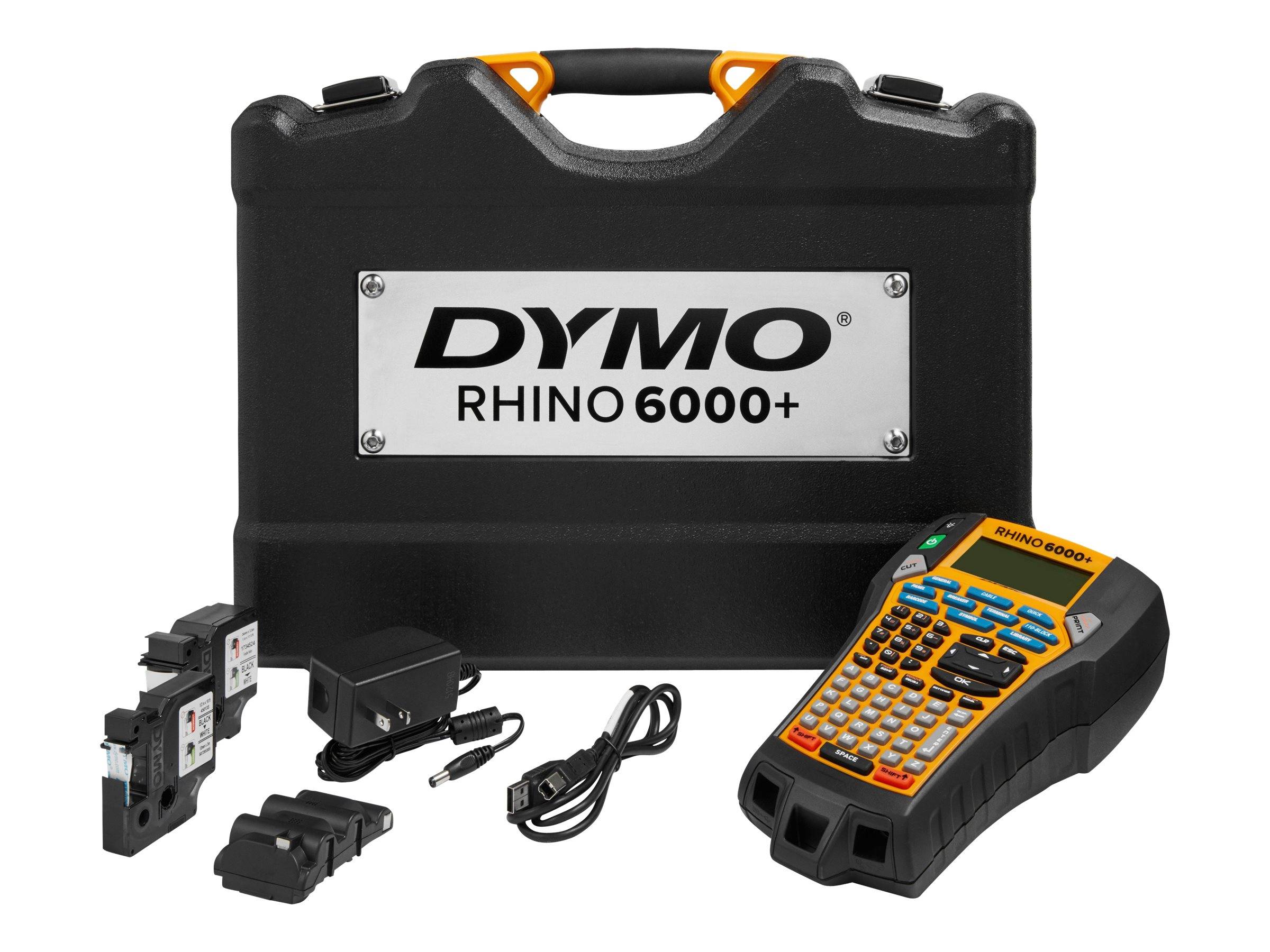 DYMO RHINO 6000+ Etikettendruckset in einer Tragetasche mit tragbarem Etikettendrucker, Druckkassetten, Netzteil, Kabeln und Ladegerätzubehör.