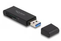 Schwarzer USB-Kartenleser mit abnehmbarer Schutzkappe, die daneben auf weißem Hintergrund gezeigt wird.