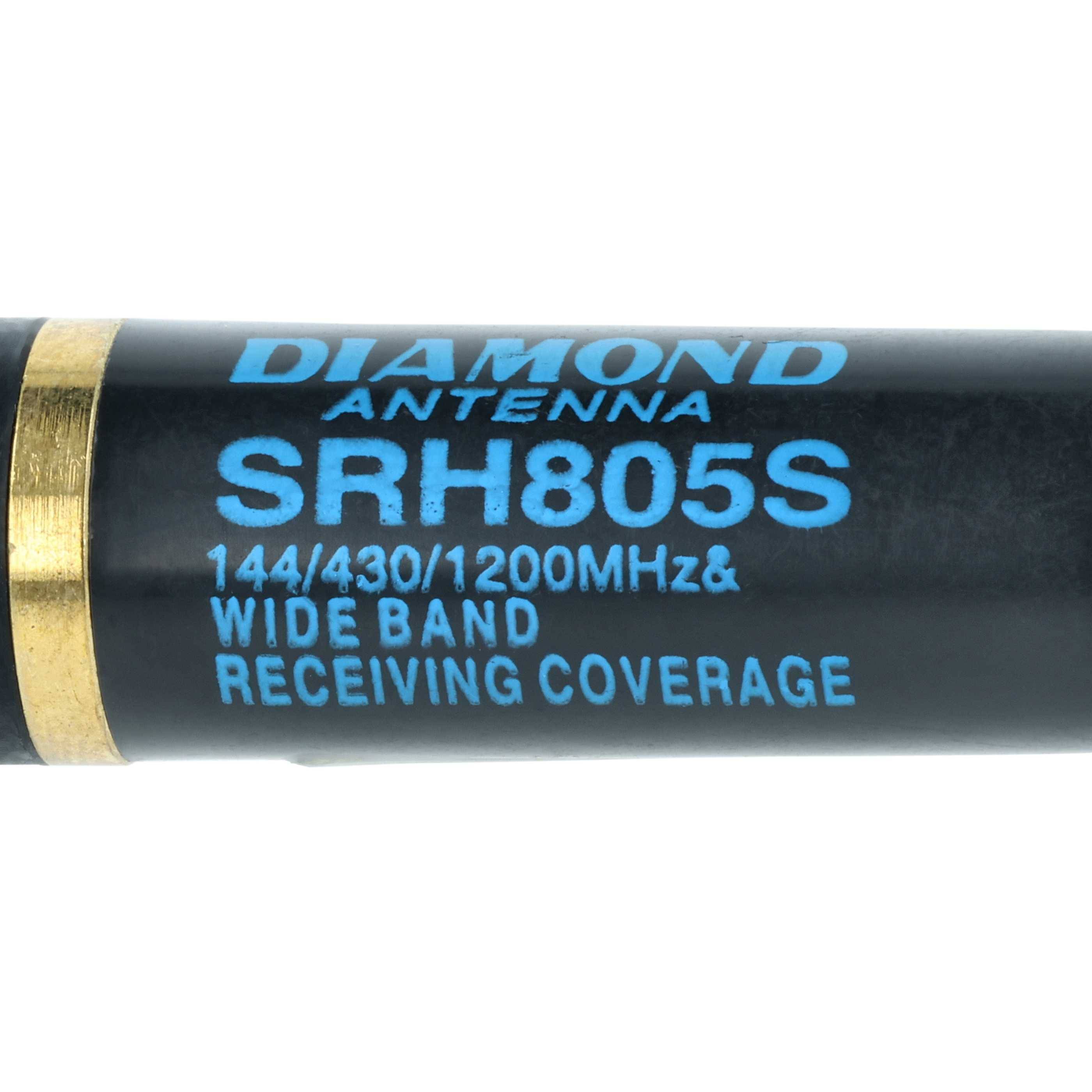 Eine Nahaufnahme einer Diamond SRH805S Antenne mit dem darauf gedruckten Text „144/430/1200MHz & BREITBAND-EMPFANGSABDECKUNG
