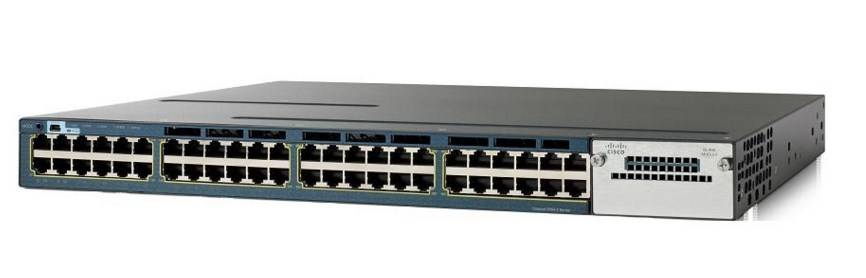 Vorderansicht eines 48-Port-Ethernet-Netzwerk-Switches mit zusätzlichen Uplink-Ports, dargestellt auf weißem Hintergrund.