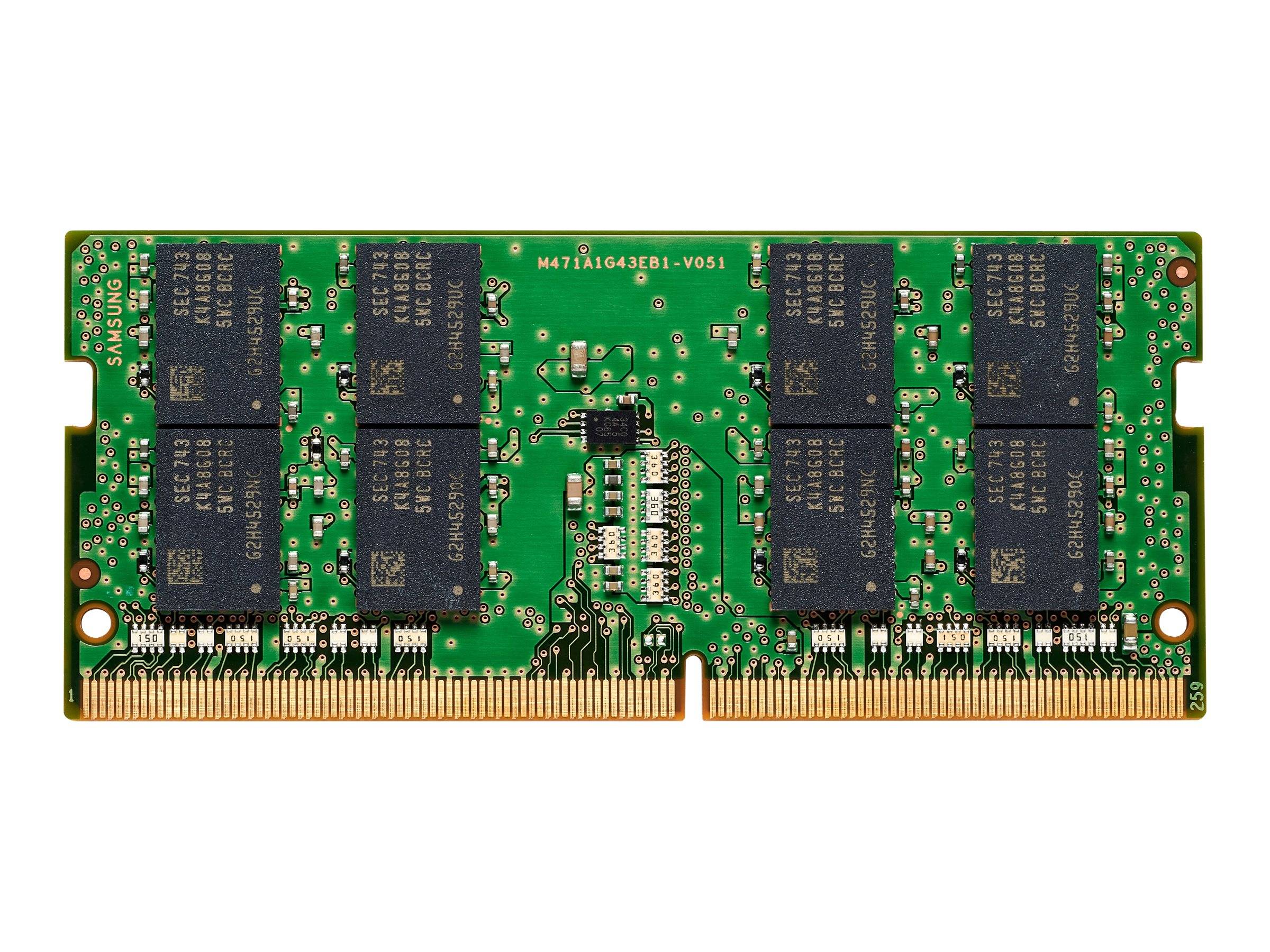 Grünes Computer-RAM-Modul mit Speicherchips und vergoldeter Steckkantenkante auf weißem Hintergrund