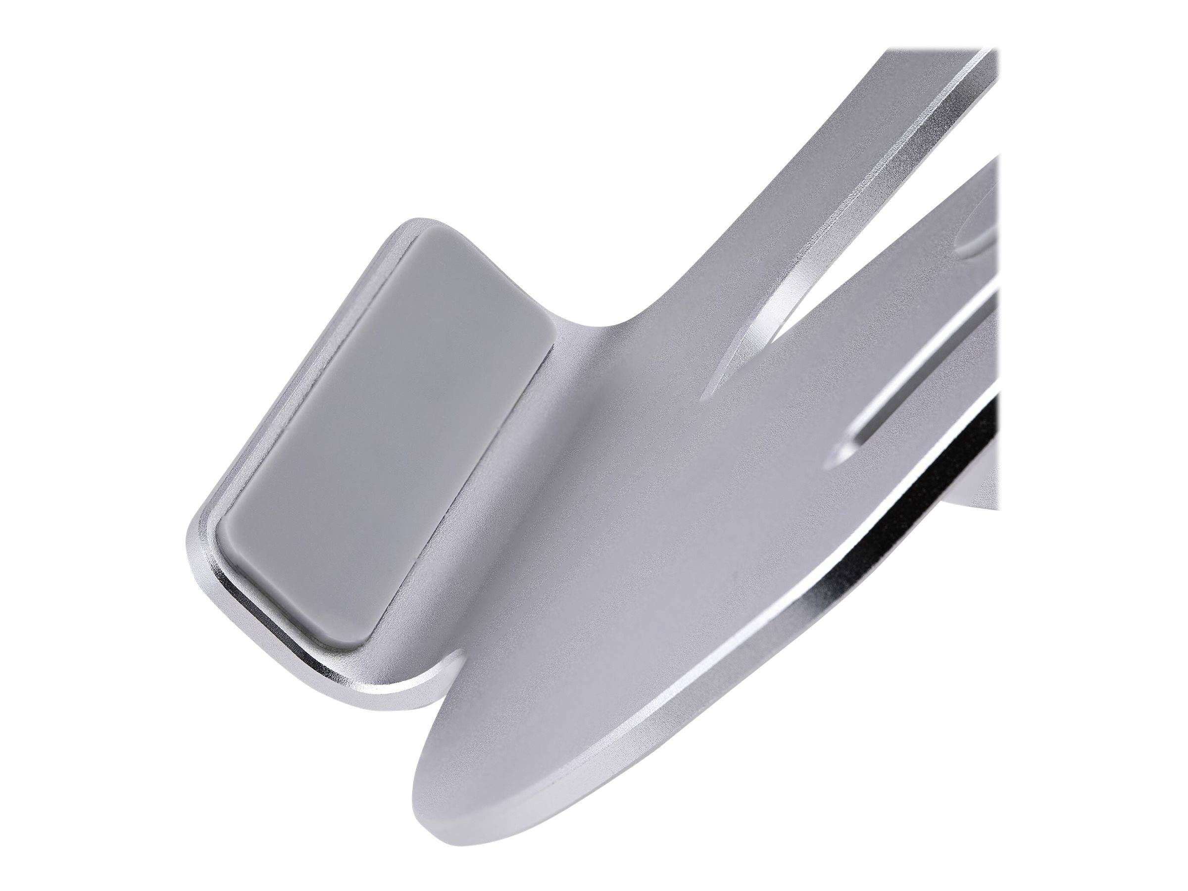 Nahaufnahme eines silbernen Metallküchenutensils mit einem rechteckigen strukturierten Pad am Griff, isoliert auf weißem Hintergrund.