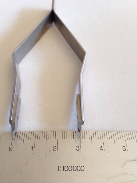 Bergeon 7825 Zange für Stege von Metallbandschließen, Federsteg-Kornzange, Edelstahl