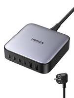 UGREEN USB-Ladehub mit mehreren vorderen Anschlüssen und angeschlossenem Stromkabel, gezeigt mit einem europäischen Steckeradapter.