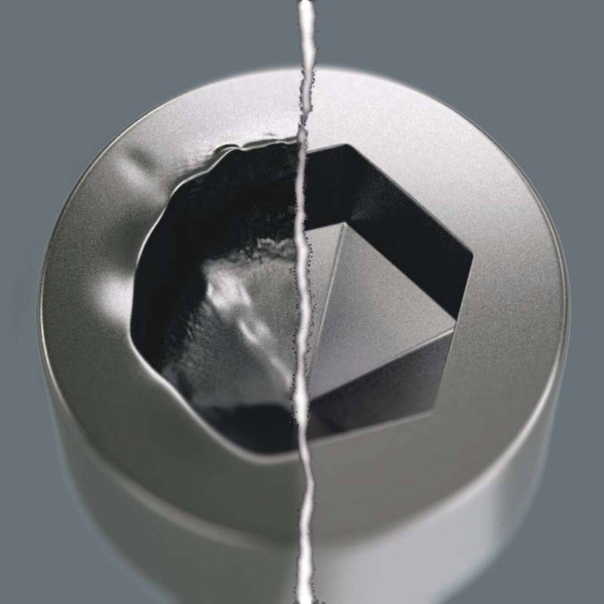 Ein Metallbolzenkopf wird gezeigt, der in zwei Hälften geteilt ist. Eine Seite ist eine abgerundete, abgenutzte Schraube; die andere Seite hat eine scharfe, sechseckige Form.