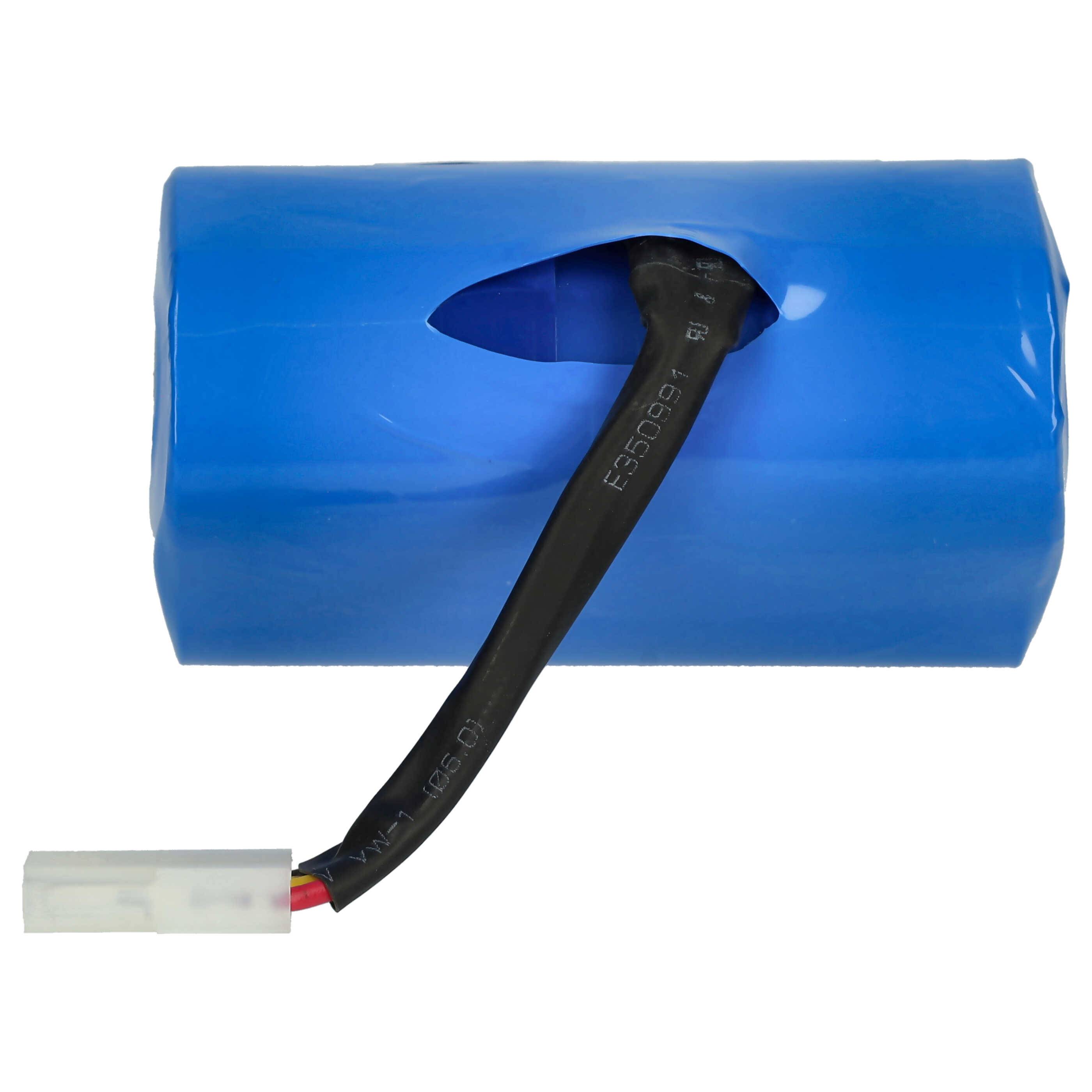 Ein blauer zylindrischer Akkupack mit angebrachten schwarzen Kabeln und einem weißen Stecker.