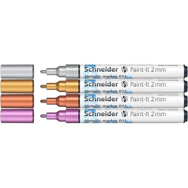 Vier Schneider Paint-It 2 mm Metallic-Marker in Silber, Gold, Kupfer und Violett, gezeigt mit passenden Tintenmustern mit Kappe.