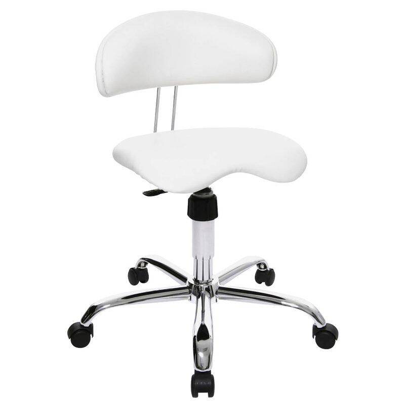 Weißer ergonomischer verstellbarer Bürostuhl mit Rückenlehne, Sitzfläche, Chrombasis und fünf Rollen auf weißem Hintergrund.