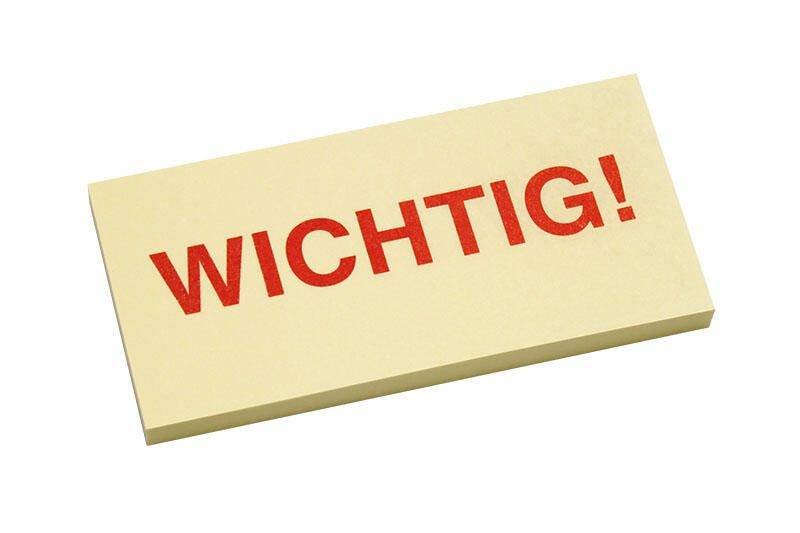 Ein beigefarbener Haftnotizzettel mit dem roten deutschen Wort 'WICHTIG!' darauf gedruckt, das 'Wichtig!' bedeutet.
