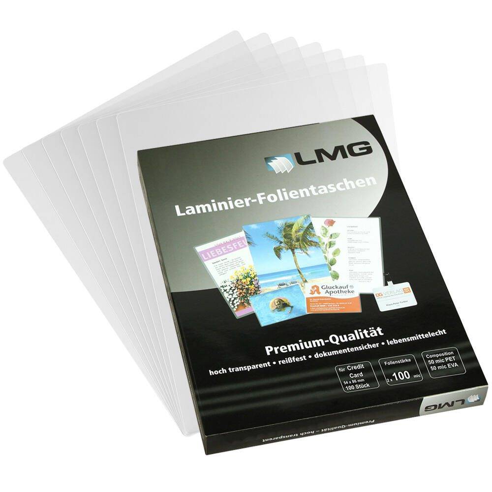 Ein Paket LMG-Laminierfolien, gezeigt mit mehreren transparenten Blättern, die hinter der Schachtel fächerförmig angeordnet sind.