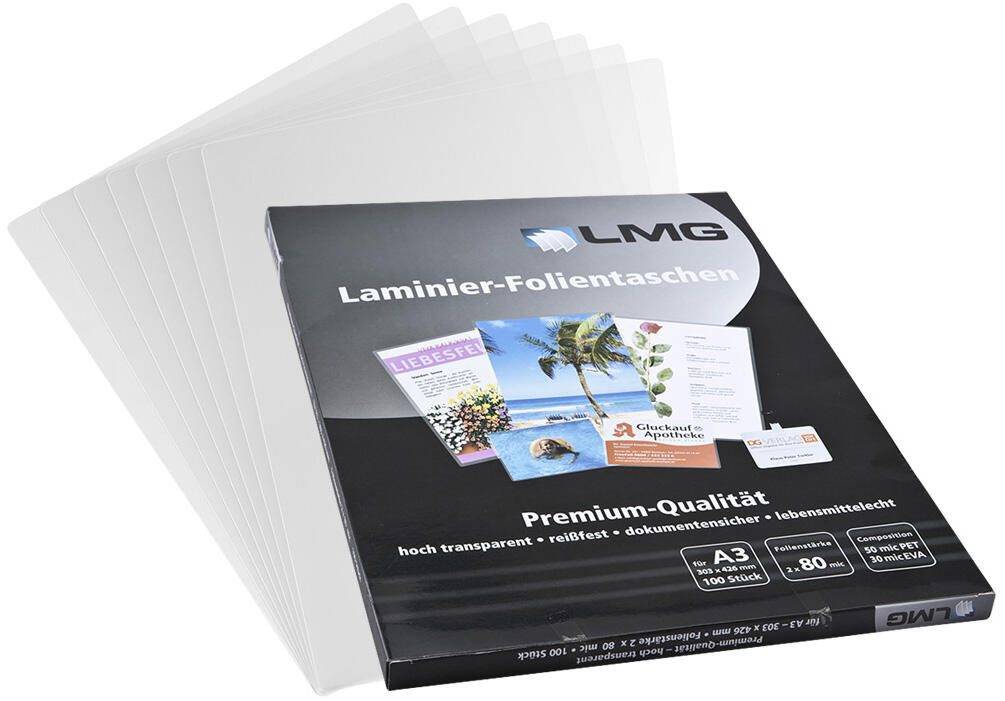 Stapel von transparenten Laminierfolien hinter einer schwarzen LMG-Verpackung „Laminier-Folientaschen