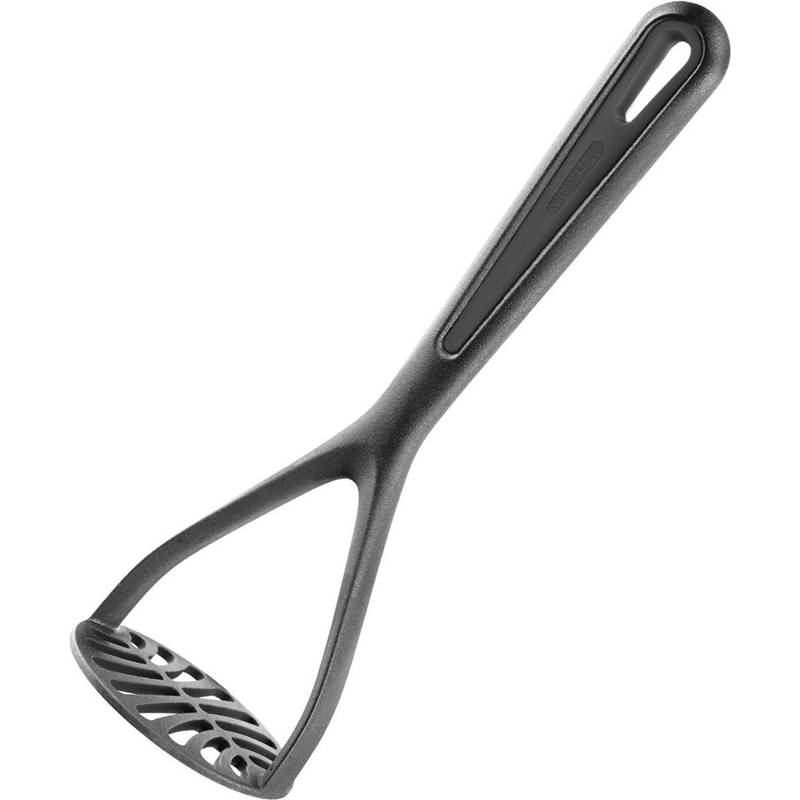 Schwarzer Kunststoff-Kartoffelpürierstab mit perforiertem Pürierkopf und langem Griff auf weißem Hintergrund.