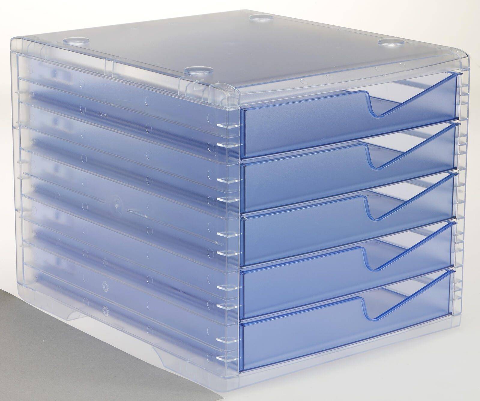 Ein Stapel aus sechs klaren blauen Kunststoff-Dokumentenfächern, ordentlich organisiert, vor einem schlichten Hintergrund.