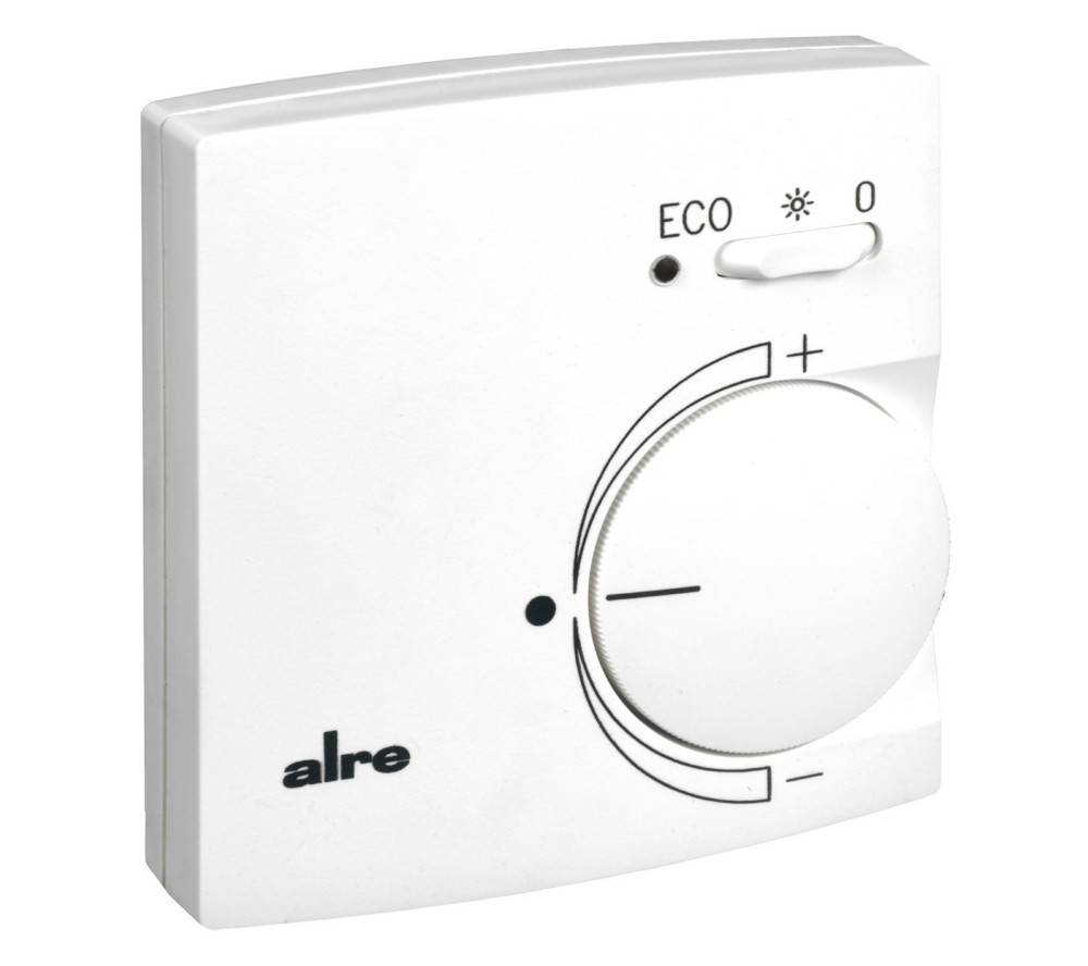 Weißes Alre Wandthermostat mit großem Temperaturdrehregler mit Plus- und Minusmarkierung sowie ECO/Komfort-Schalter.